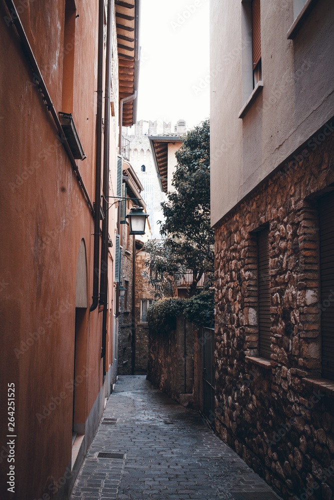 Fototapeta premium Narrow Italy Street 