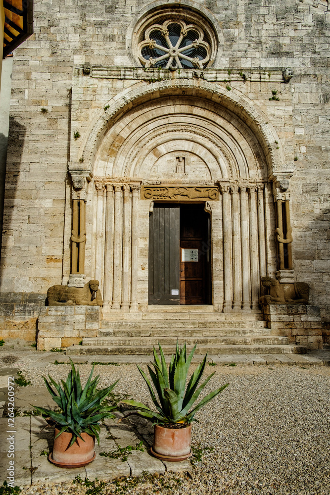 Fototapeta premium Collegiatta San Quirico e Giolitta in San Quirico d'Orcia, Tuscany, Italy