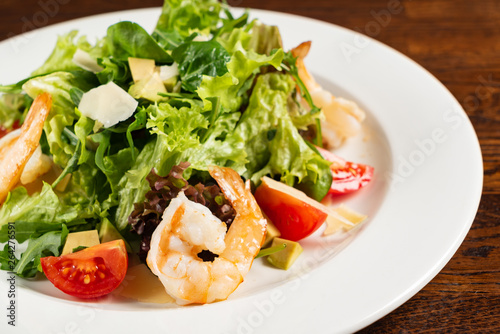 salad with shrimps and cheese