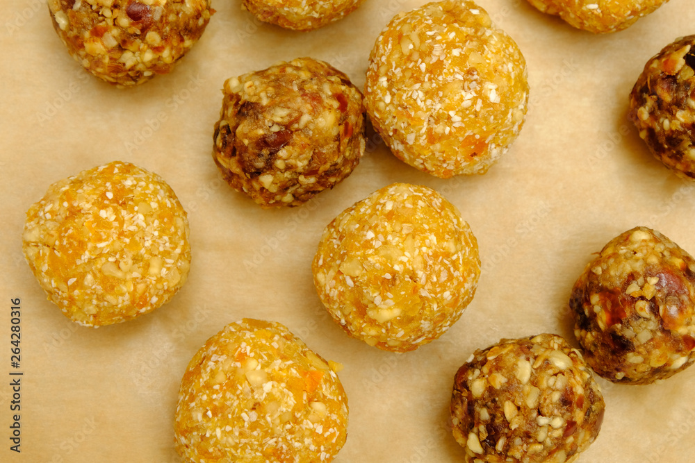 Nobake energy balls made of oats, walnuts, dates and raisins or
