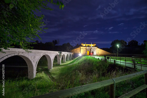 palmanova porta udine notturno photo