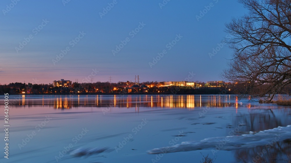 Fototapeta premium Sunset on Ottawa river