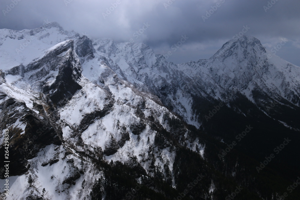 Obraz premium 雪の八ヶ岳連峰 硫黄岳山頂から赤岳横岳を望む