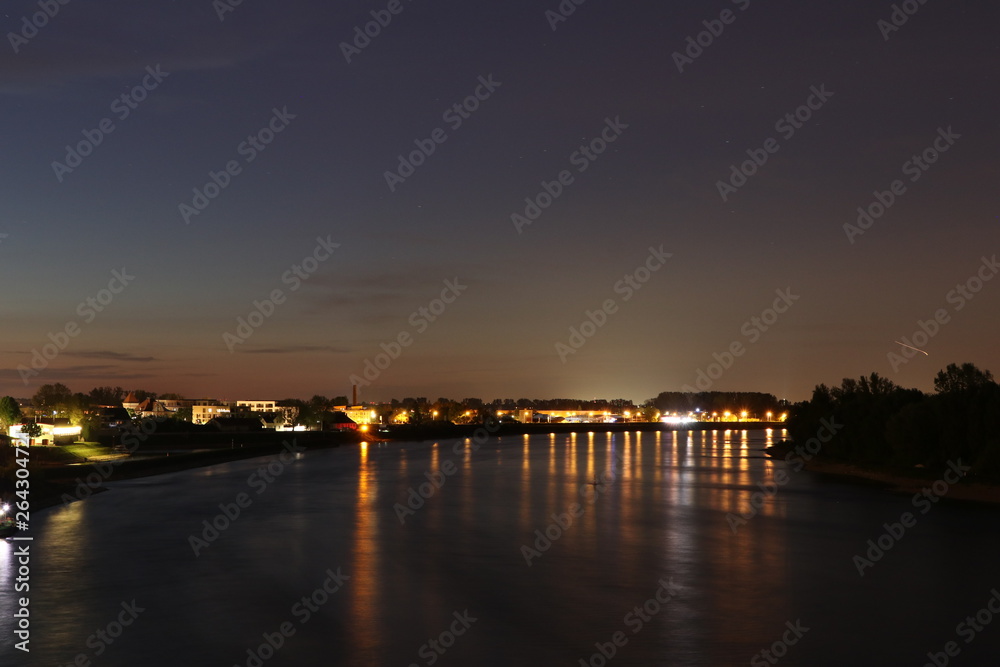 Rhein bei Nacht