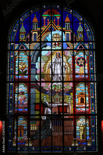 Apparition de la Vierge    Bernadette Soubirous. Eglise Notre-Dame de Lourdes.   Appearance of the Virgin to Bernadette Soubirous. Church of Our Lady of Lourdes.
