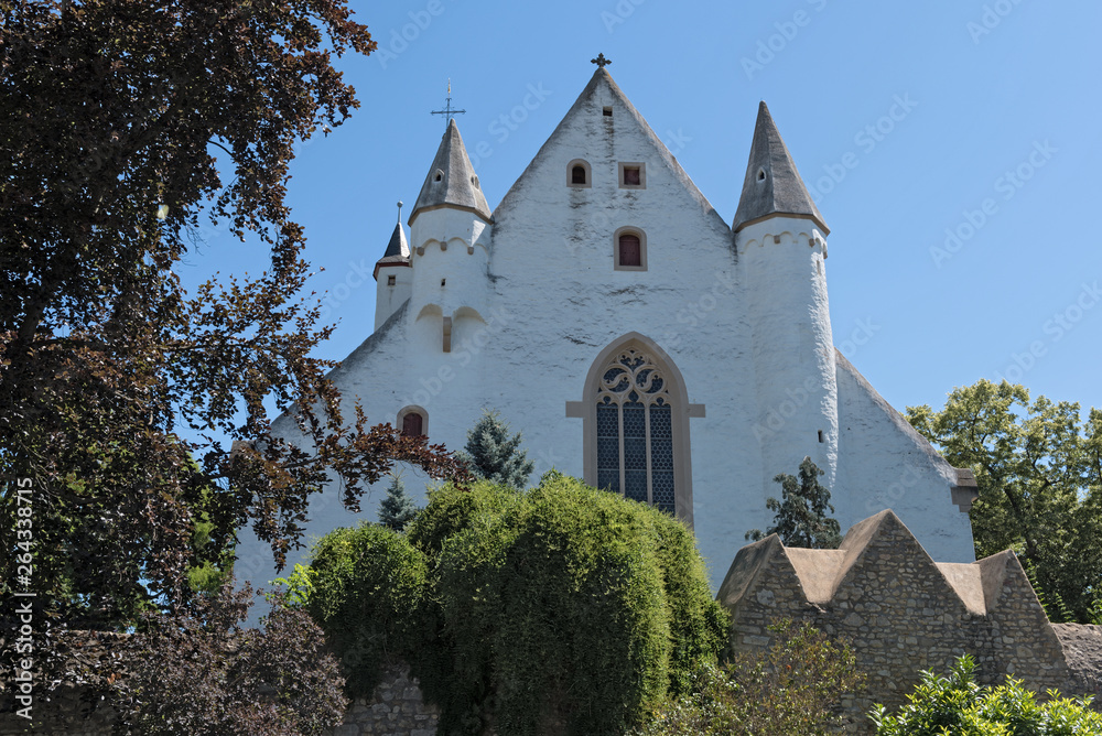 castle church with medieval city wall in ober ingelheim city rheinhessen rhineland palatinate germany castle church with medieval city wall in ober ingelheim city rheinhessen rhineland palatinate germany
