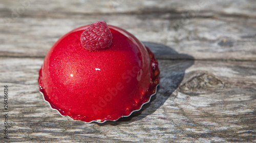 gateau glacé a la framboise photo