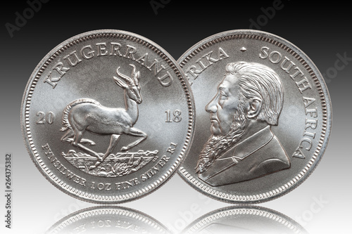 Foto South African Krugerrand 1 ounce silver bullion coin gradient background
