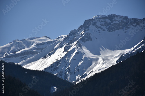 Stubaier Alpen, Stubaital, Innsbruck Land, Innsbruck, Tirol, Nordtirol, Stubaier Gletscher, Gletscher, Schnee, Eis, Fels, Gipfel, Berg, Tal, Alpen, Jahreszeit, Frühling, Winter, Piste, Schipiste, Spor photo