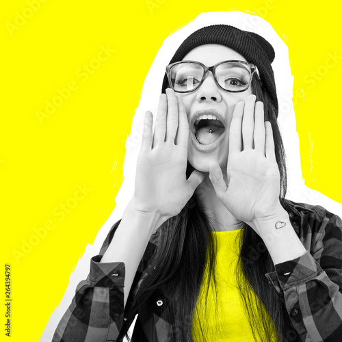 Fotografija Girl screaming like in megaphone holding hands near her face with open mouth