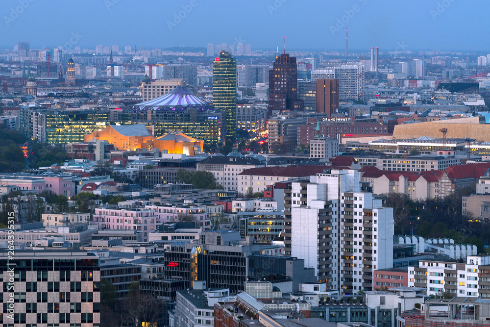 Obraz premium Berlin panoramiczny miasto na zachód, Niemcy