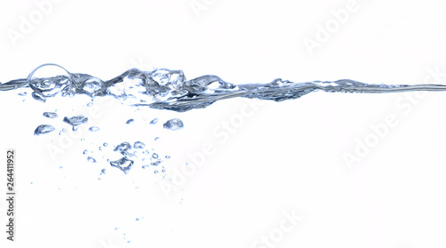 wasser wasserkante oberfläche welle unterwasser blase klar trinken frisch flüssig strömend reinheit durchsichtig sauber nass blau hintergrund abstrakt kalt meer 