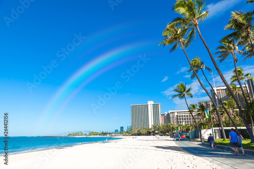 〈ハワイ〉ワイキキビーチの風景