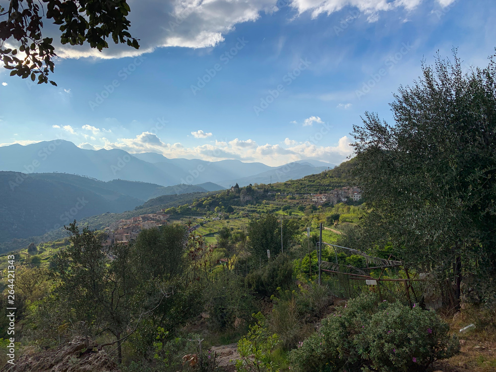 Berge Dorf Italien Ligurien