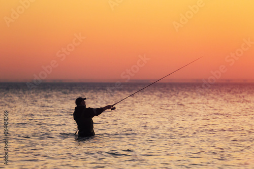 Fischer im Meer mit Angel (Ostsee) - Silhouette