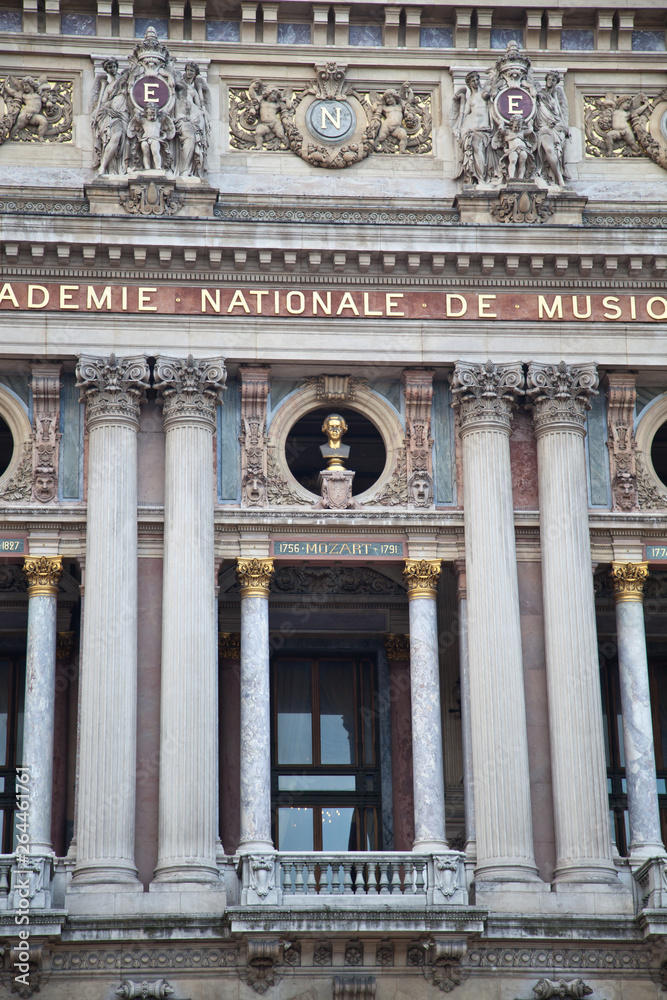 Obraz premium Paris,France-July 14,2014:The Palais Garnier (Paris Opera) building in Paris, France.