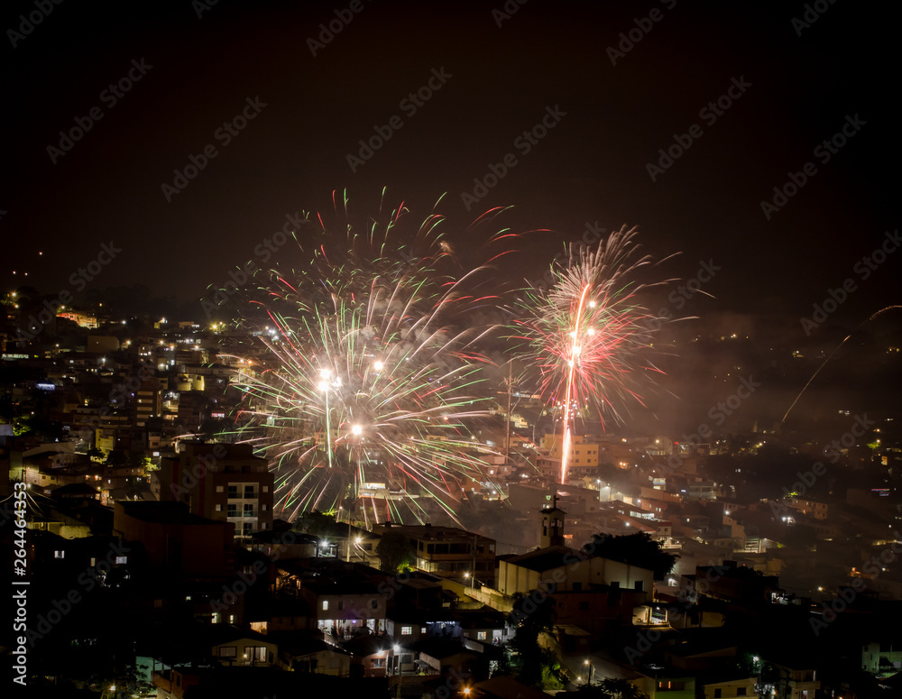 Obraz premium Diadema's Christma's Fireworks - Fogos de Natal em diadema