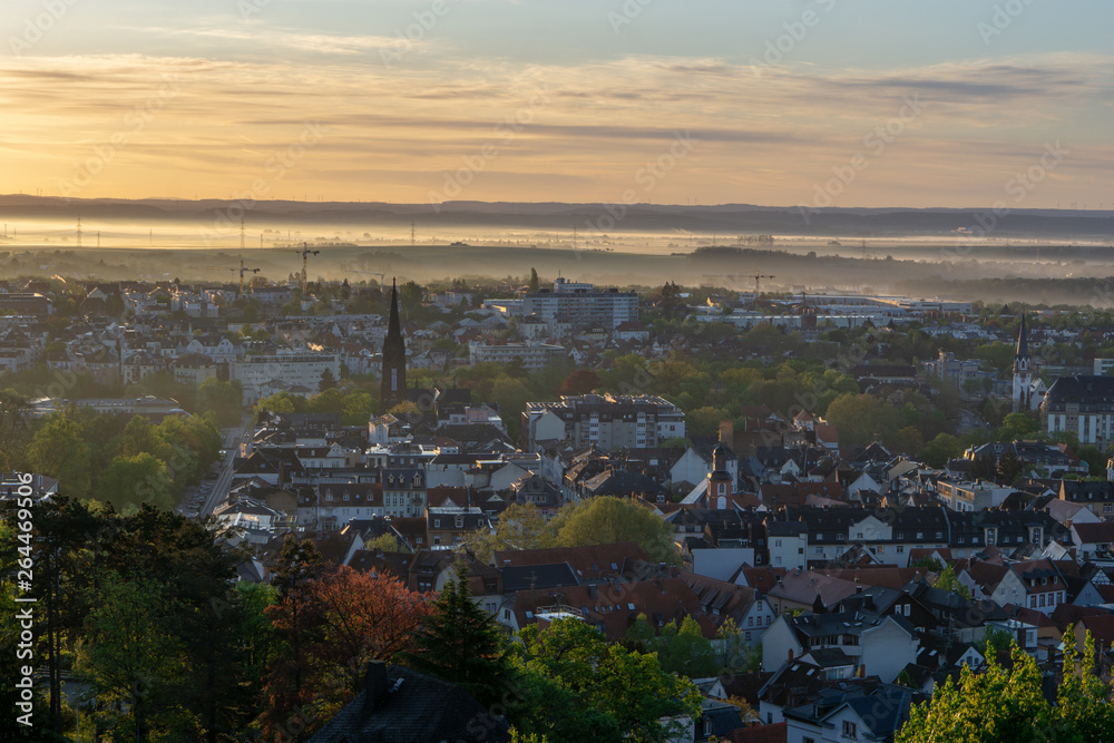 Blick auf Bad Nauheim kurz nach Sonnenaufgang 