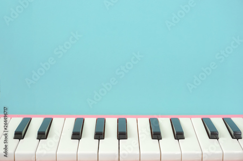 Obraz na płótnie Keyboard on the table　テーブルの上の鍵盤