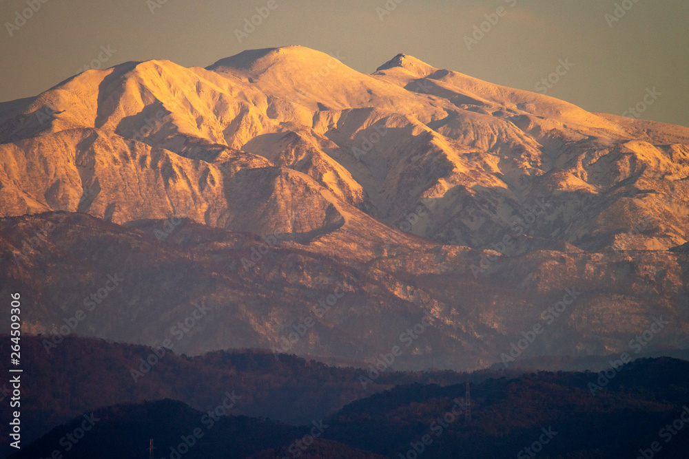 Naklejka premium 加賀市柴山潟から望む白山
