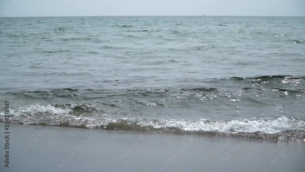 湘南の浜辺 七里ヶ浜に打ち寄せる波 湘南の浜辺 七里ヶ浜に打ち寄せる波