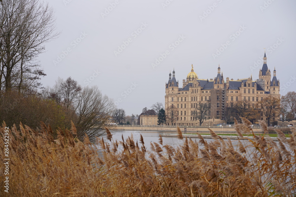 Schloss Schwerin aus der ferne