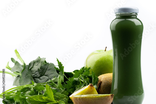 healthy and alkaline vegetables smoothie