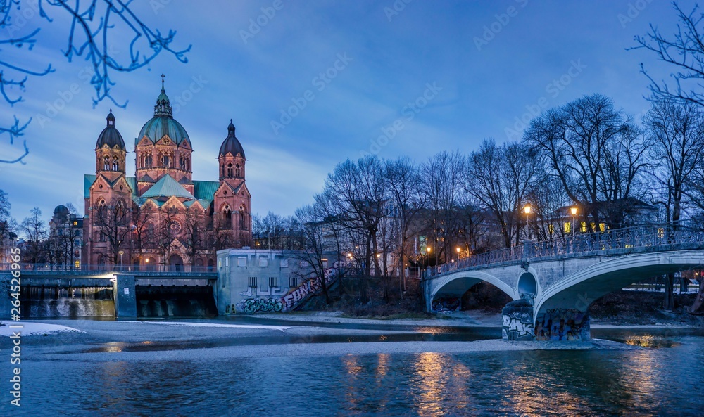Obraz premium St. lucas church in Munich, blue hour