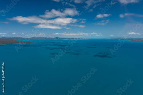 Luftaufnahme beim Helikopter-Rundflug über Whitsunday Island © jeho.photography