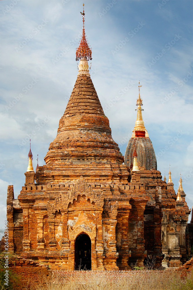 Fototapeta premium Buddhist temple,stupa,in the historical park of Bagan,Myanmar