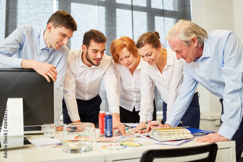 Kreatives Designer Team bei der Planung Kreatives Designer Team bei der Planung