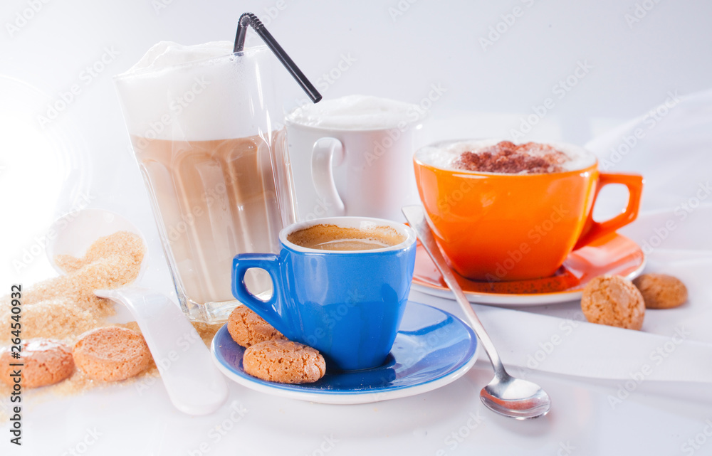 Kaffee und Cappuccino und Spresso