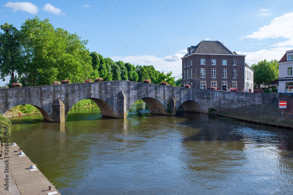 Die Maria-Theresia-Brücke in Roermond/NL