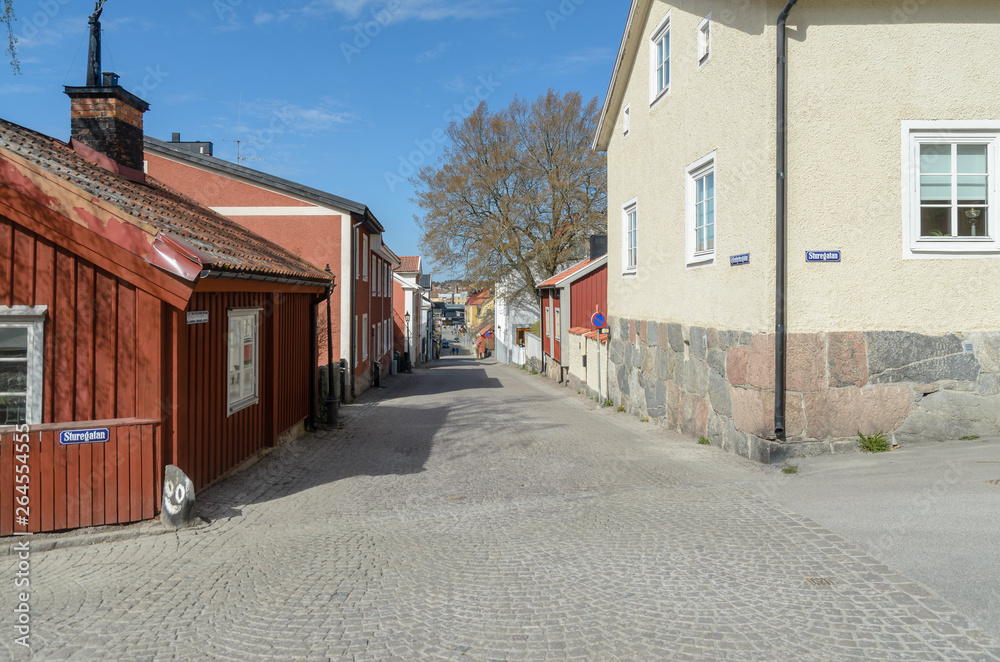 Gyllenhjelmsgatan is an old street in Strängnäs.