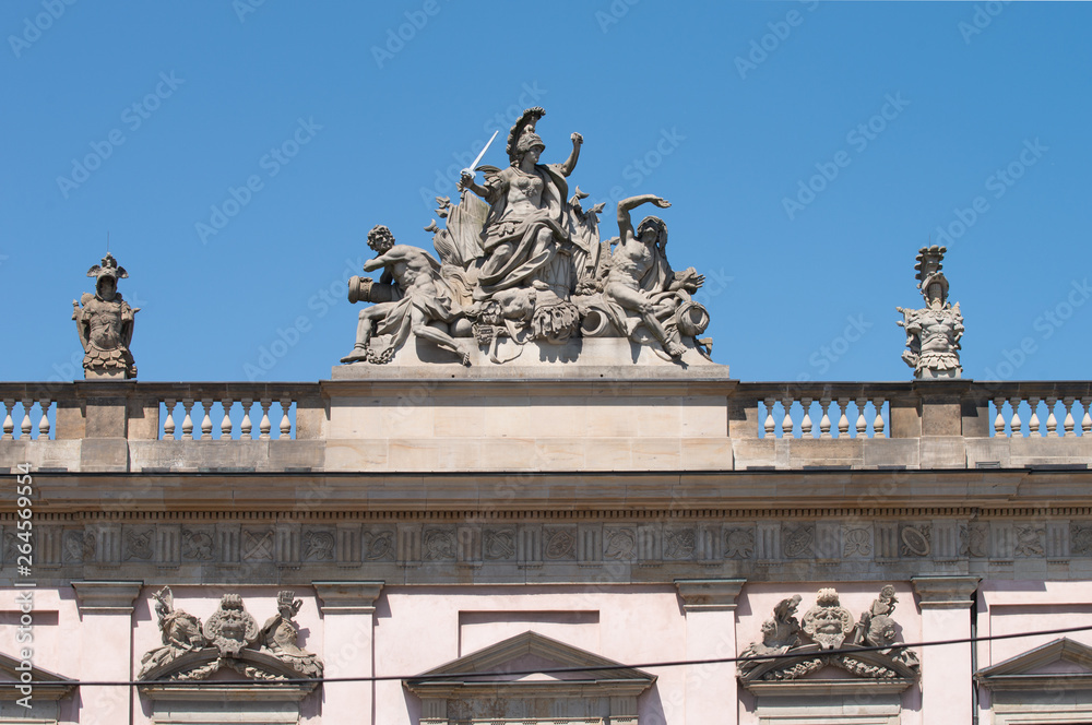 Fototapeta premium Fassadenschmuck am Zeughaus in Berlin
