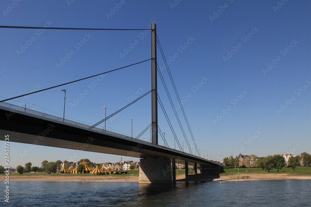 Oberkasseler Brücke in Düsseldorf Oberkasseler Brücke in Düsseldorf