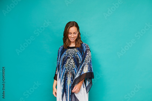 Fotografia Gorgeous woman in blue kaftan, looking down