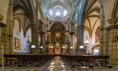 Królewski klasztor Santa Maria de Guadalupe, prowincja Caceres, Hiszpania photo