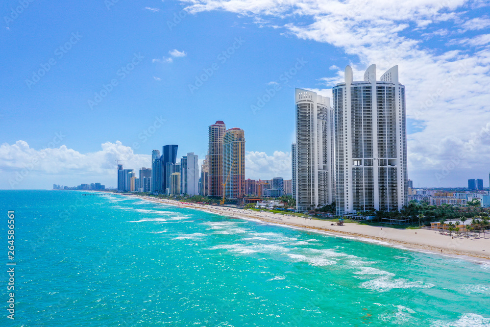 Obraz premium Miami Beach waterfront luxury apartments