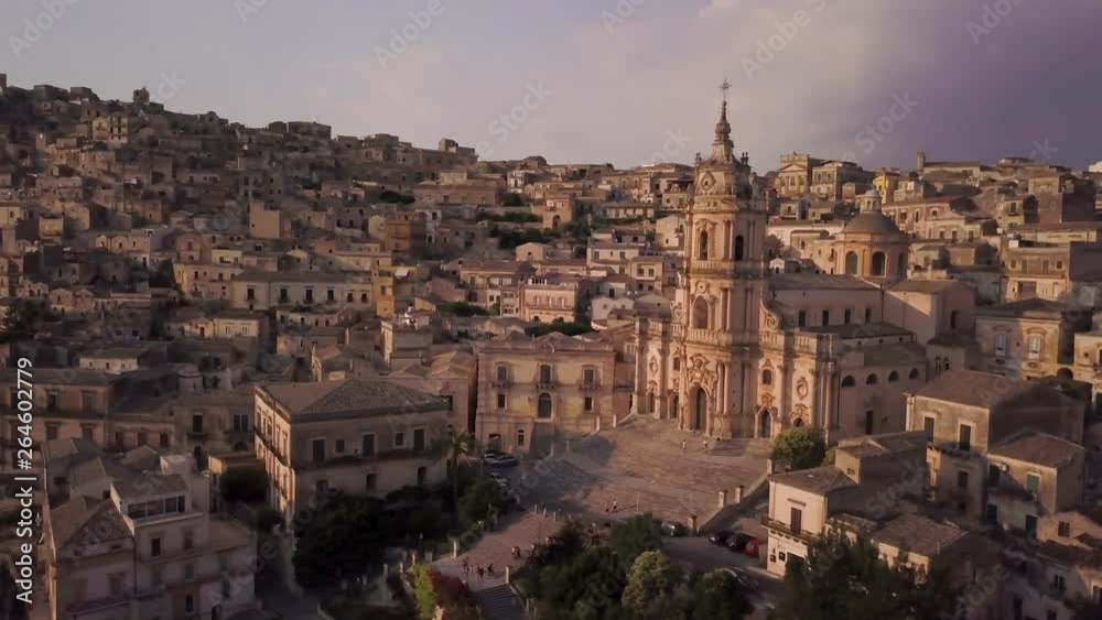 25P wider variation sunset flying clockwise around San Giorgio cathedral in Modica 25P wider variation sunset flying clockwise around San Giorgio cathedral in Modica