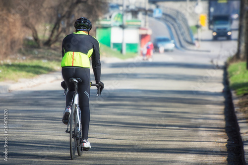 Fototapeta Naklejka Na Ścianę i Meble -  Sporty riding bicycle in the city. Adherence to a healthy lifestyle.