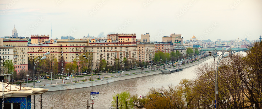 RUSSIA, MOSCOW - APRIL 25, 2019: View of Frunzenskaya embankment — embankment on the left Bank of the Moscow river in the Khamovniki district of Moscow