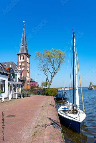 Hafenmole und Karmeliterkirche Woudsend Holland