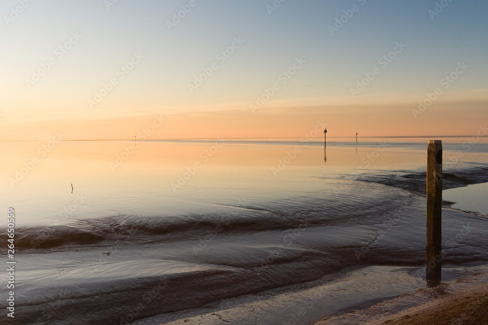 Obraz premium Low tide at the Dutch Wadden Sea in winter