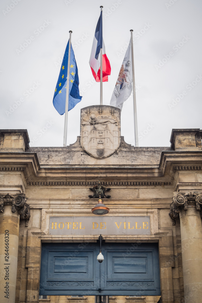 Access to Bordeaux City Hall