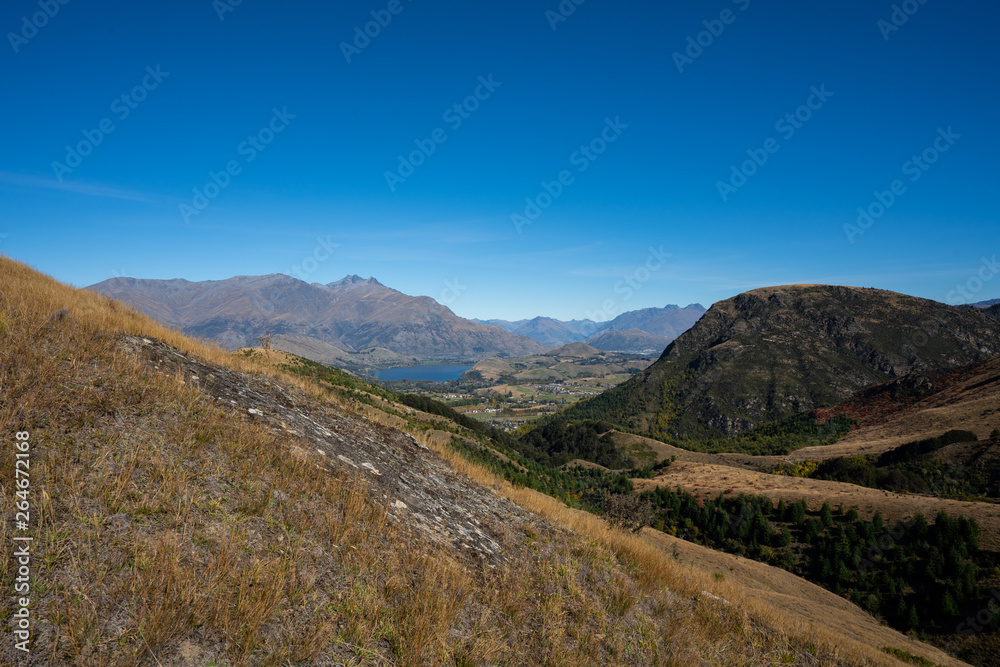 The rolling hills of Arrowtown in New Zealand at the start of Autumn