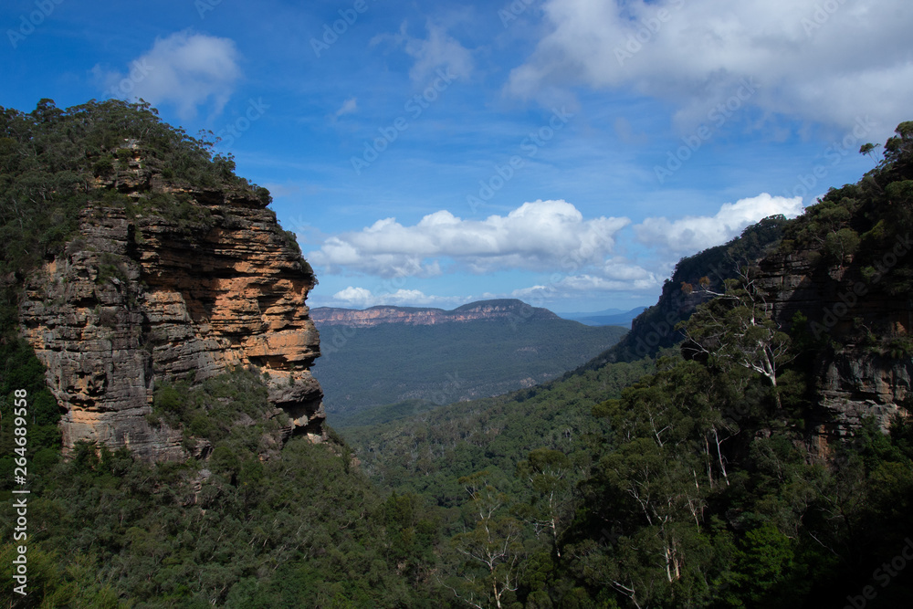 view from top of the mountain in blue mountains in australia