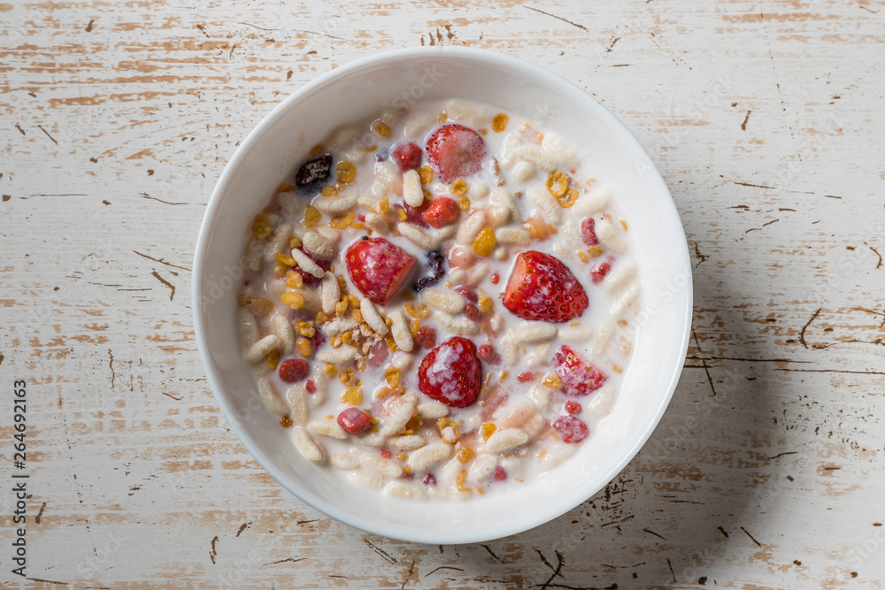 コーンフレーク Cornflakes and milk コーンフレーク Cornflakes and milk