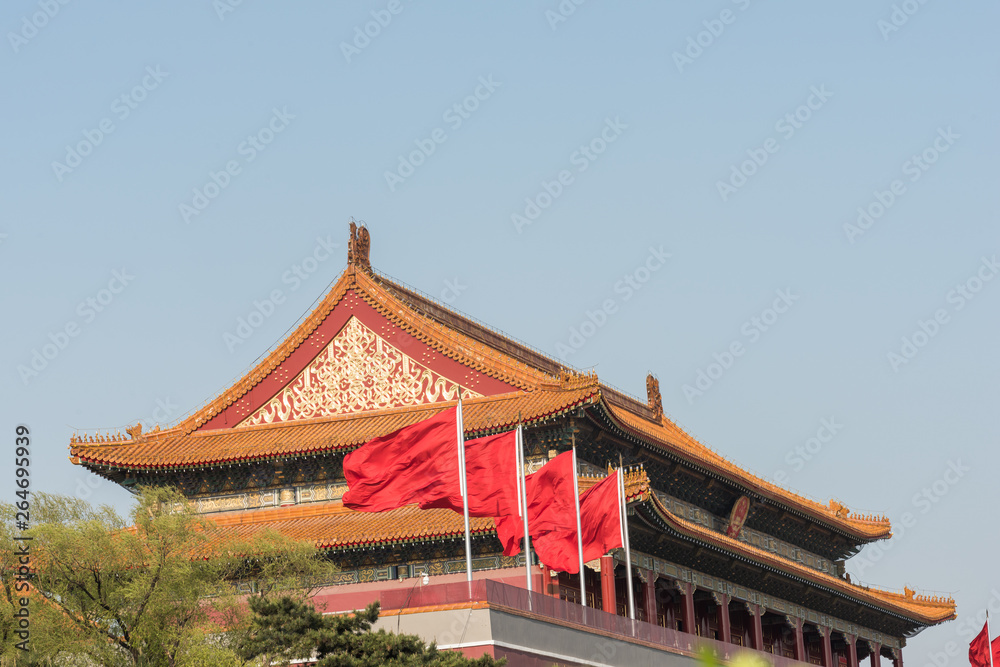 Naklejka premium Flying flags on the Tiananmen tower
