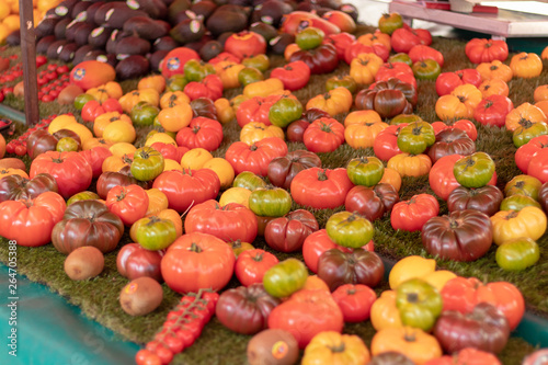 Fototapeta Naklejka Na Ścianę i Meble -  Tomates du marché
